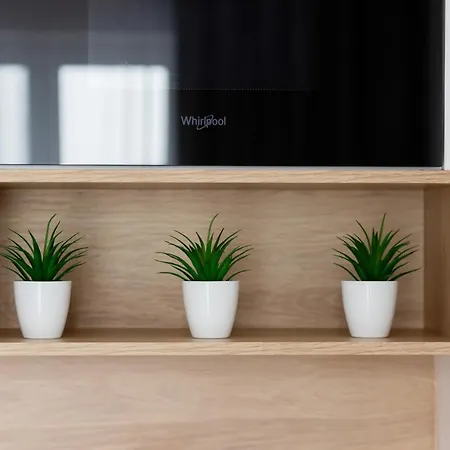 Cozy Lopuszanska By Renters شقة