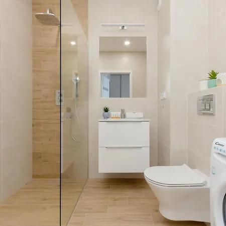 Cozy Lopuszanska By Renters *